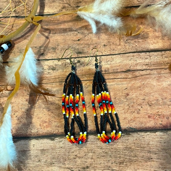Western beaded earring - Picture 1 of 5